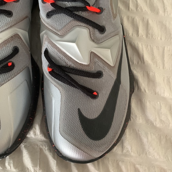 Lebron James space Jam limited edition collectable runners like new size 9.5 - Picture 2 of 14